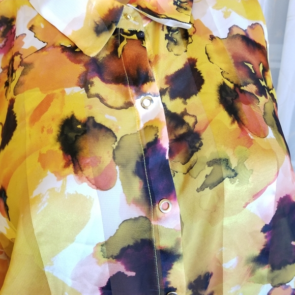 T Tahari
Printed Tonal Stripe Shirt
M - Picture 5 of 7